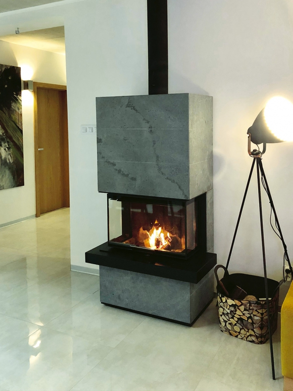 CARA C 02 камінь - дизайнерський акумуляційний камін з висувними підйомними дверцятами